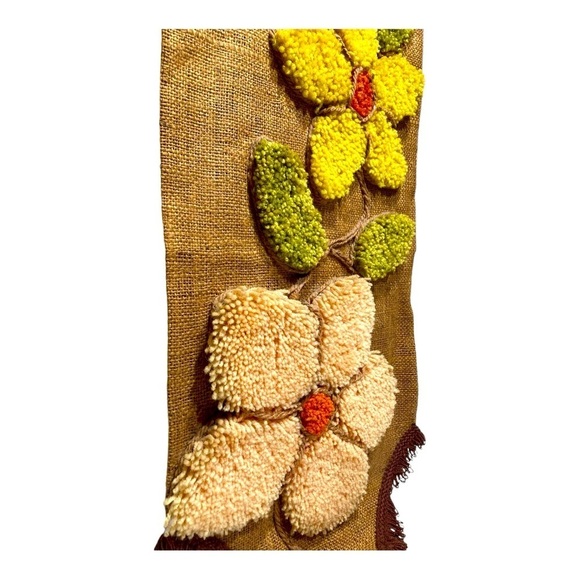 Vintage 1970’s Large Latch Hook on Burlap Wall Hanging - Picture 4 of 6